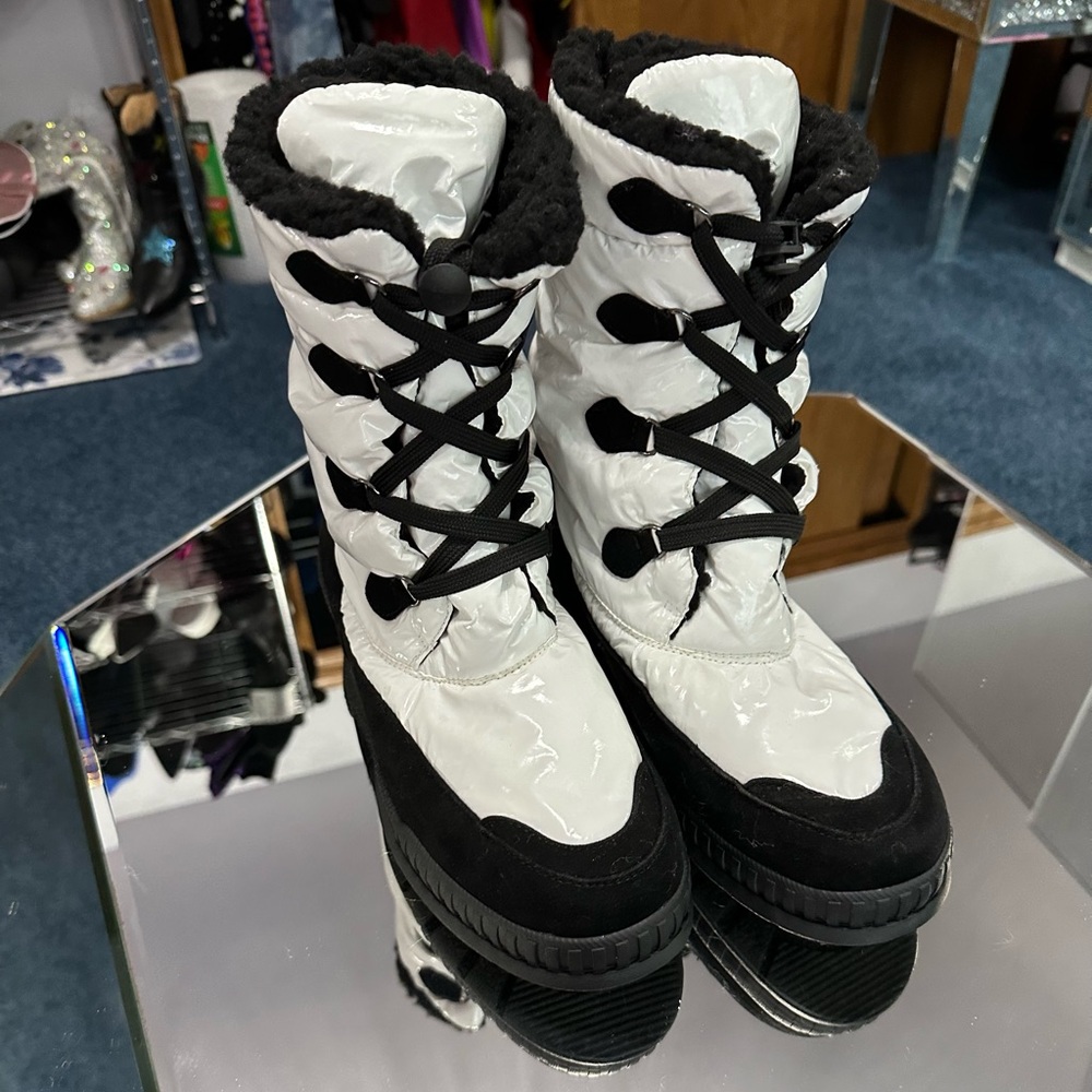 Women's Black and White Winter Boots. Never worn
